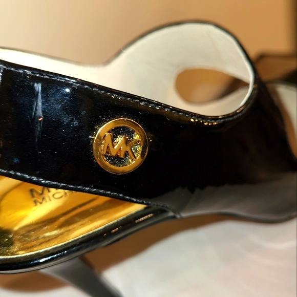 Michael Kors patent leather pump - Picture 4 of 8